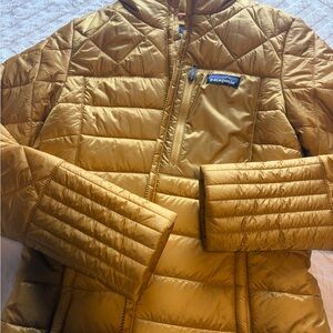 Patagonia Gold Quilted Puffer Jacket XS